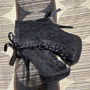 Elegant Black Lace-Up Women's Boots